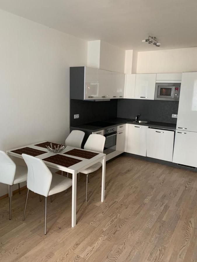 Residence Garden Tower - 8 Min Do Centra, Garaz Прага Екстер'єр фото