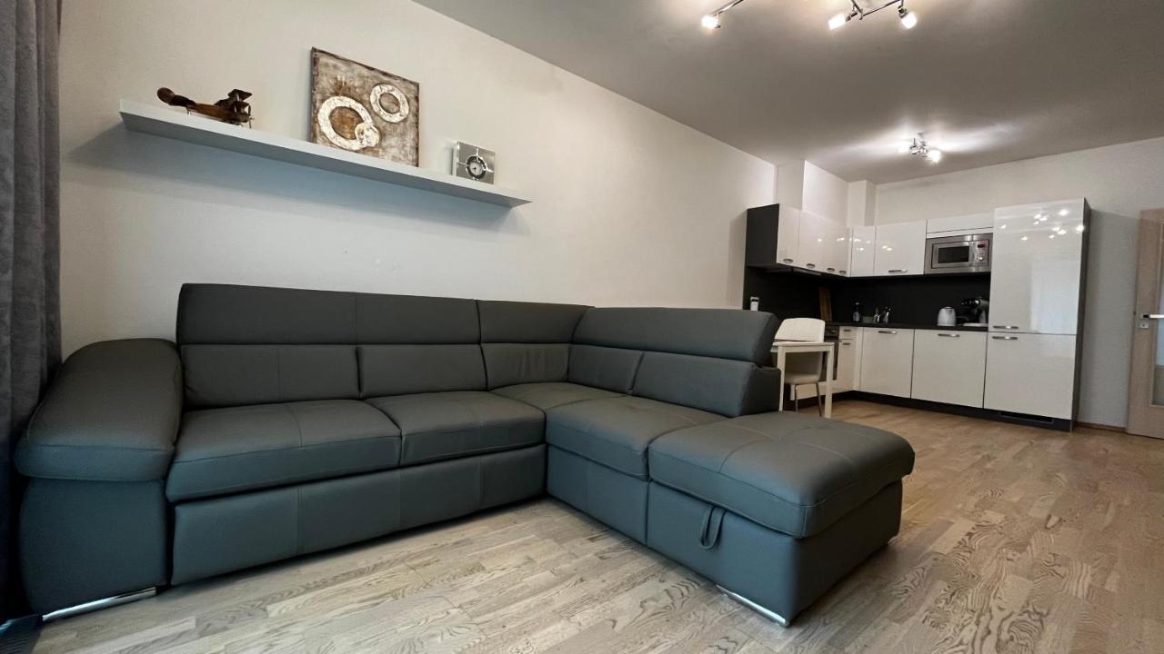 Residence Garden Tower - 8 Min Do Centra, Garaz Прага Екстер'єр фото